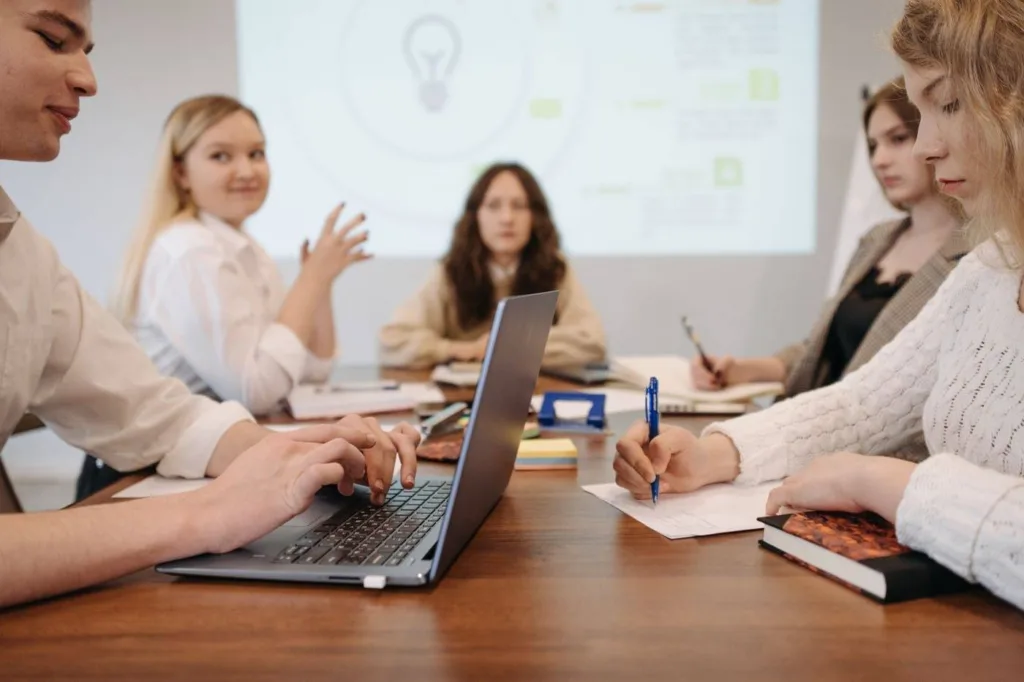 cohort-based-learning-vs-ilt