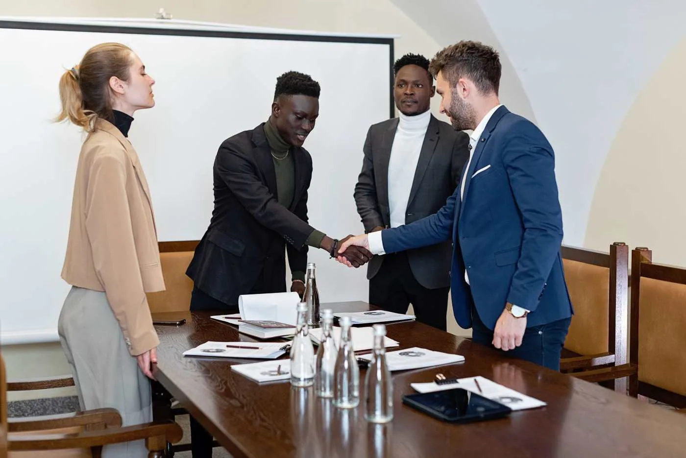 How to Build a Training Partnership Network Collaborating with External Trainers and Venuesc